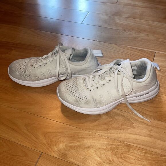 APL Techloom Pro W size 7.5 white! In great condition - Picture 3 of 7